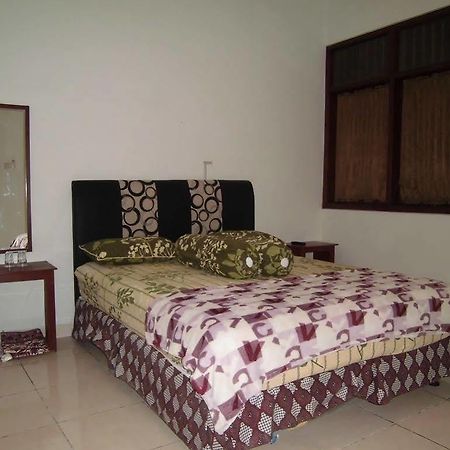 Griya Putri Dewi Guesthouse Yogyakarta Exterior foto