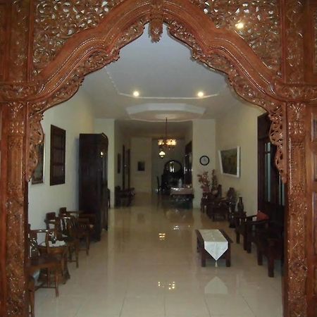 Griya Putri Dewi Guesthouse Yogyakarta Exterior foto