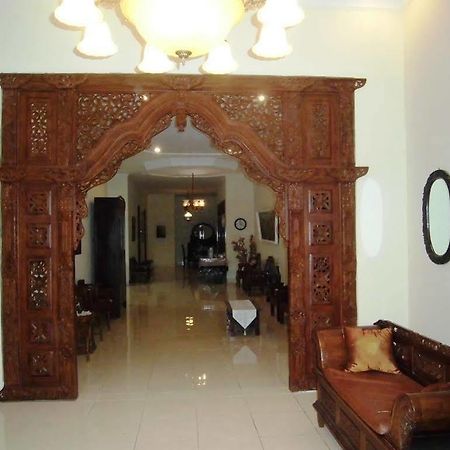 Griya Putri Dewi Guesthouse Yogyakarta Exterior foto