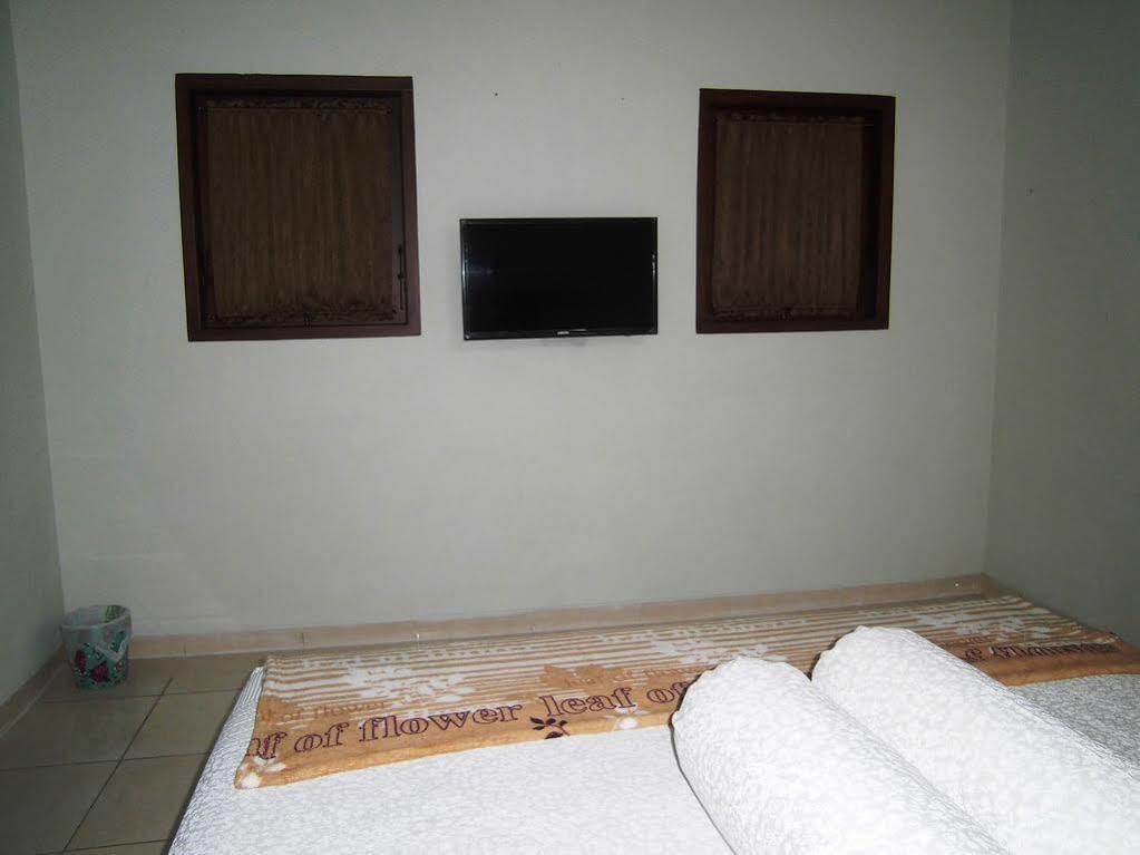 Griya Putri Dewi Guesthouse Yogyakarta Exterior foto